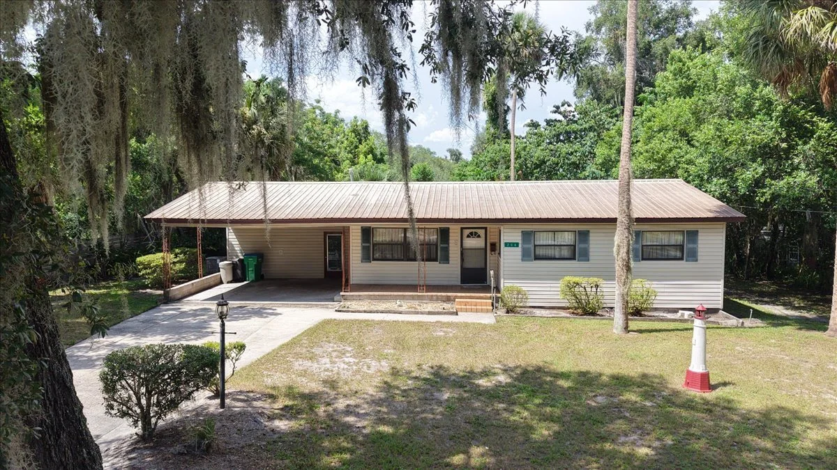 $259,000 l 206 Oleander Avenue, Crescent City, FL 32112
