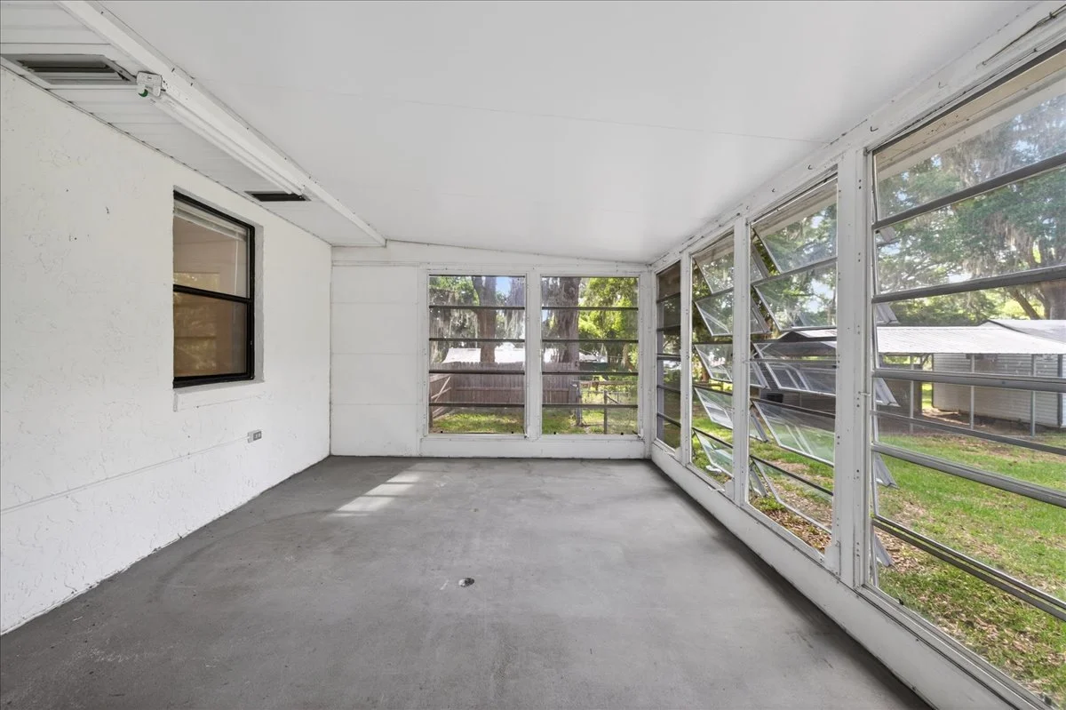 27-Screened Porch.jpg