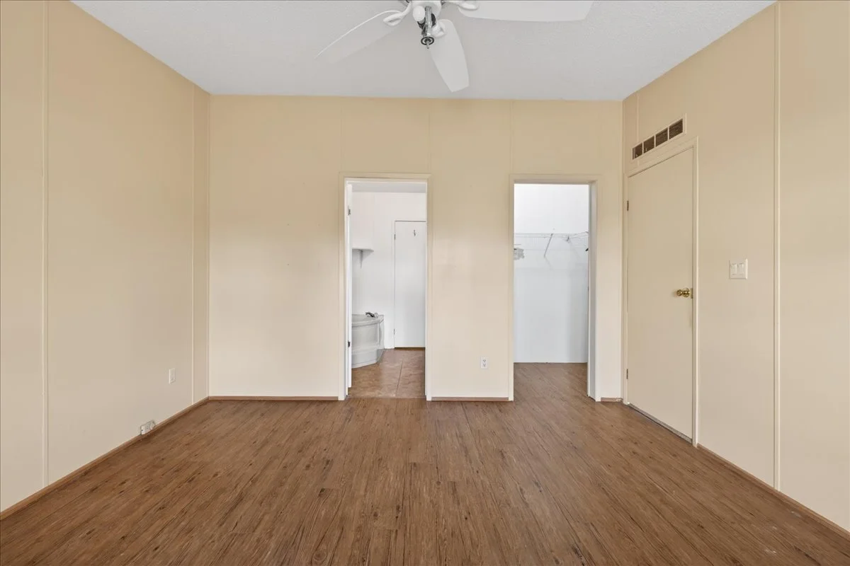 22-Master Bedroom.jpg