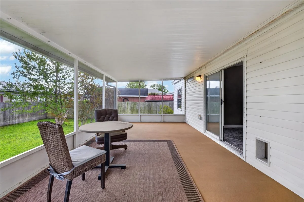 31-Screened Porch.jpg