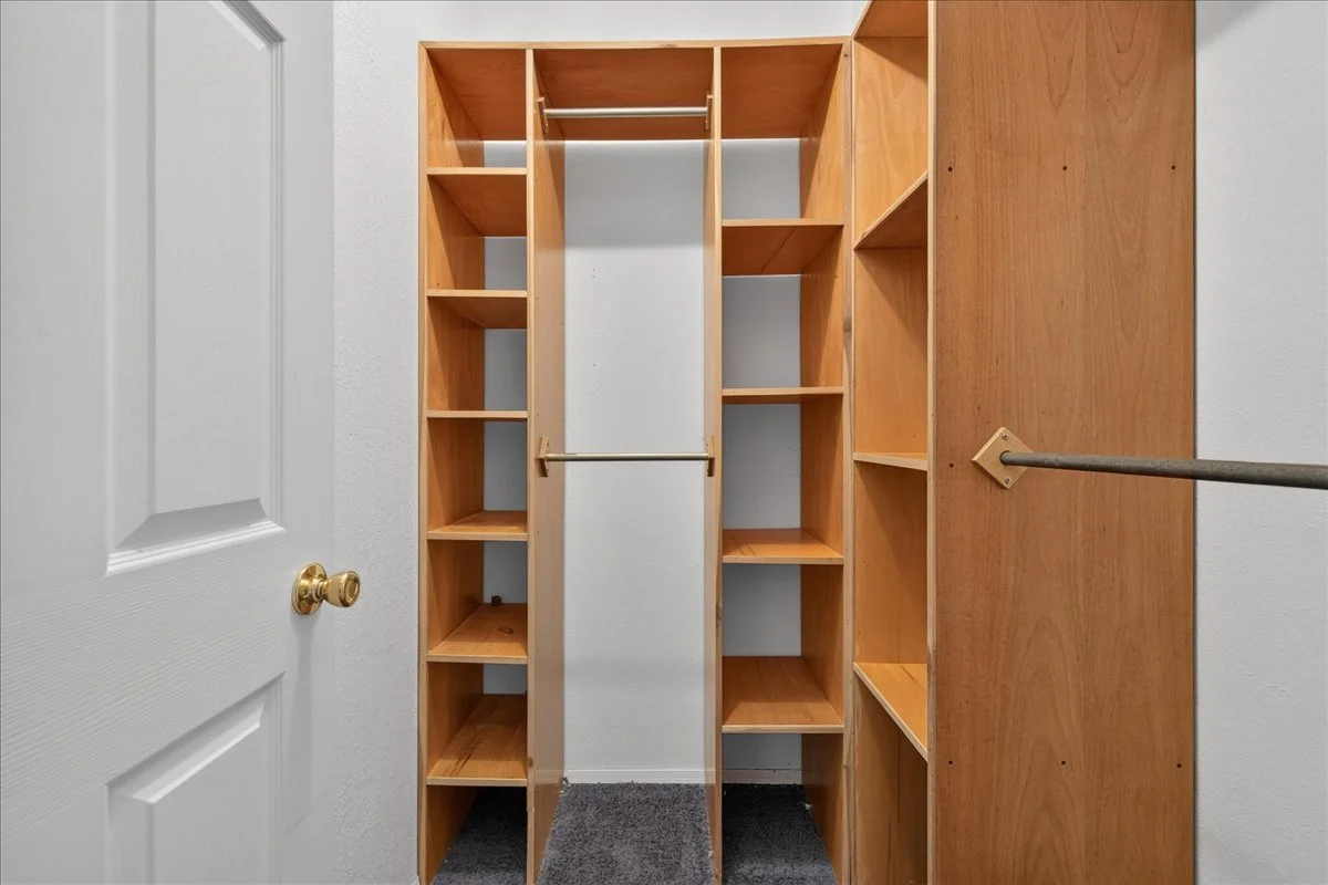 28-Closet.jpg