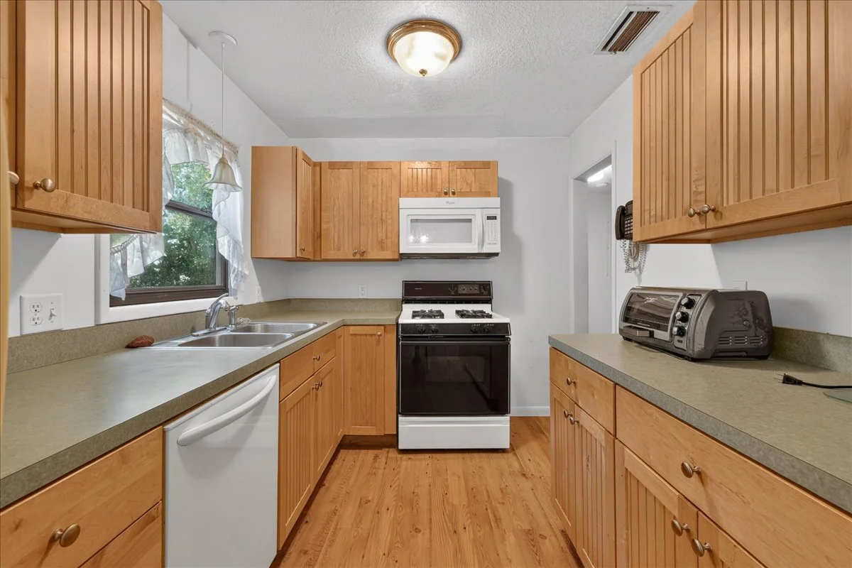 19-Kitchen.jpg