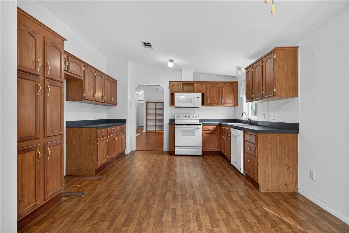 14-Kitchen.jpg