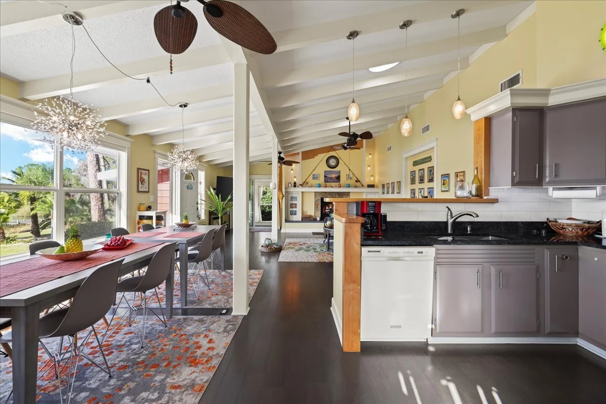 03-Kitchen Dining Area.jpg