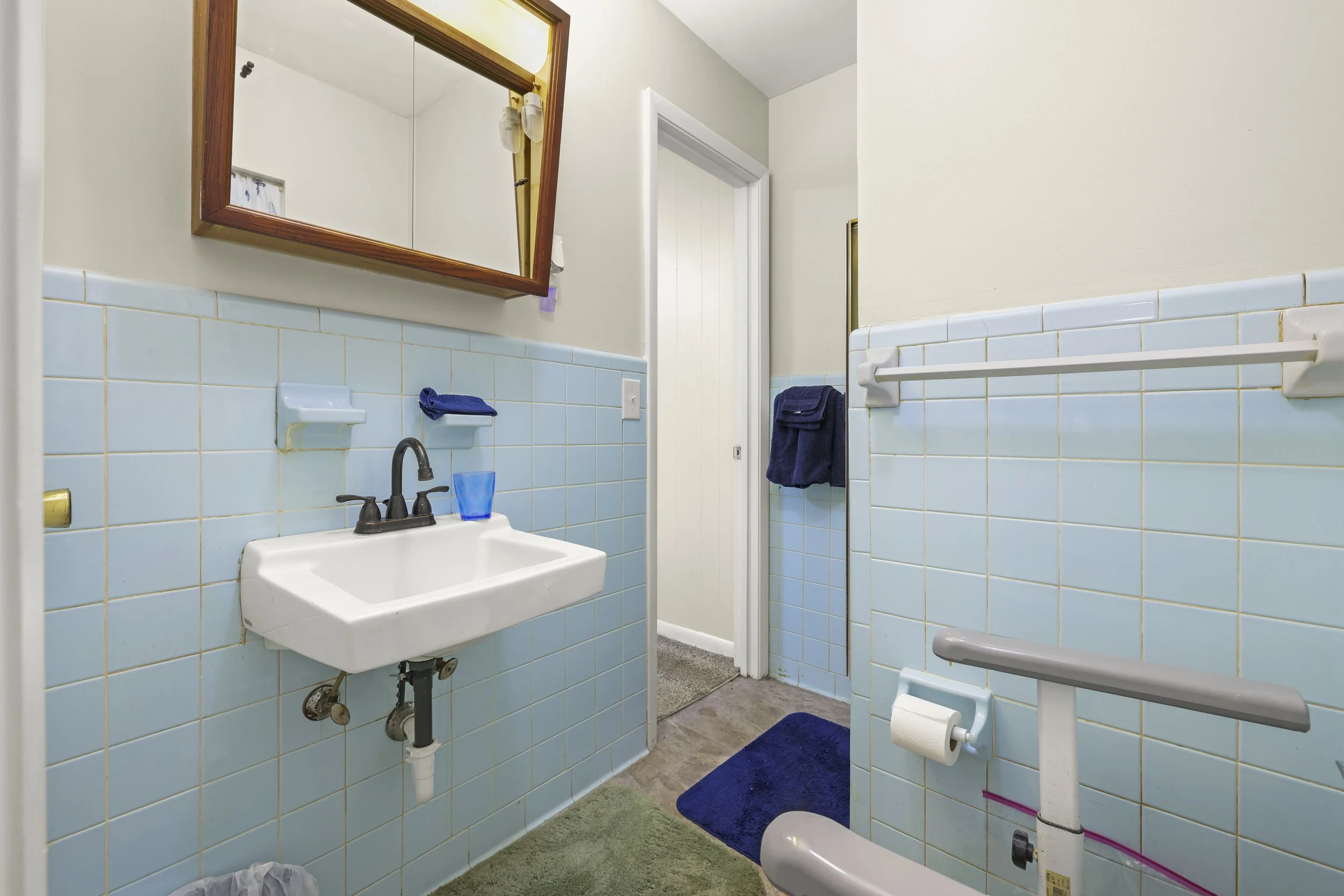 12-Master Bathroom.jpg