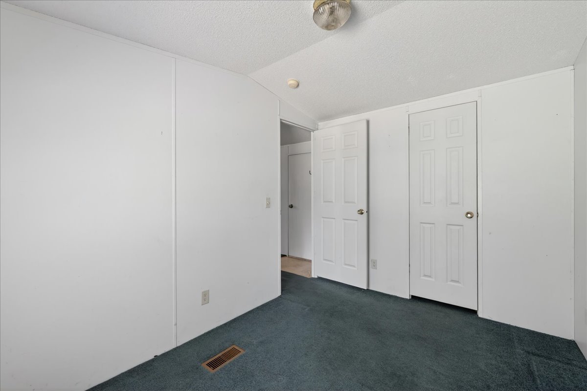09-101- Bedroom 1.jpg