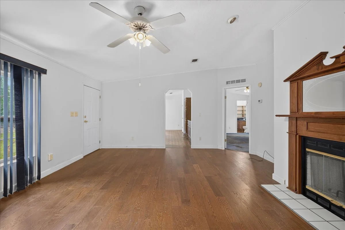 19-Living Area.jpg