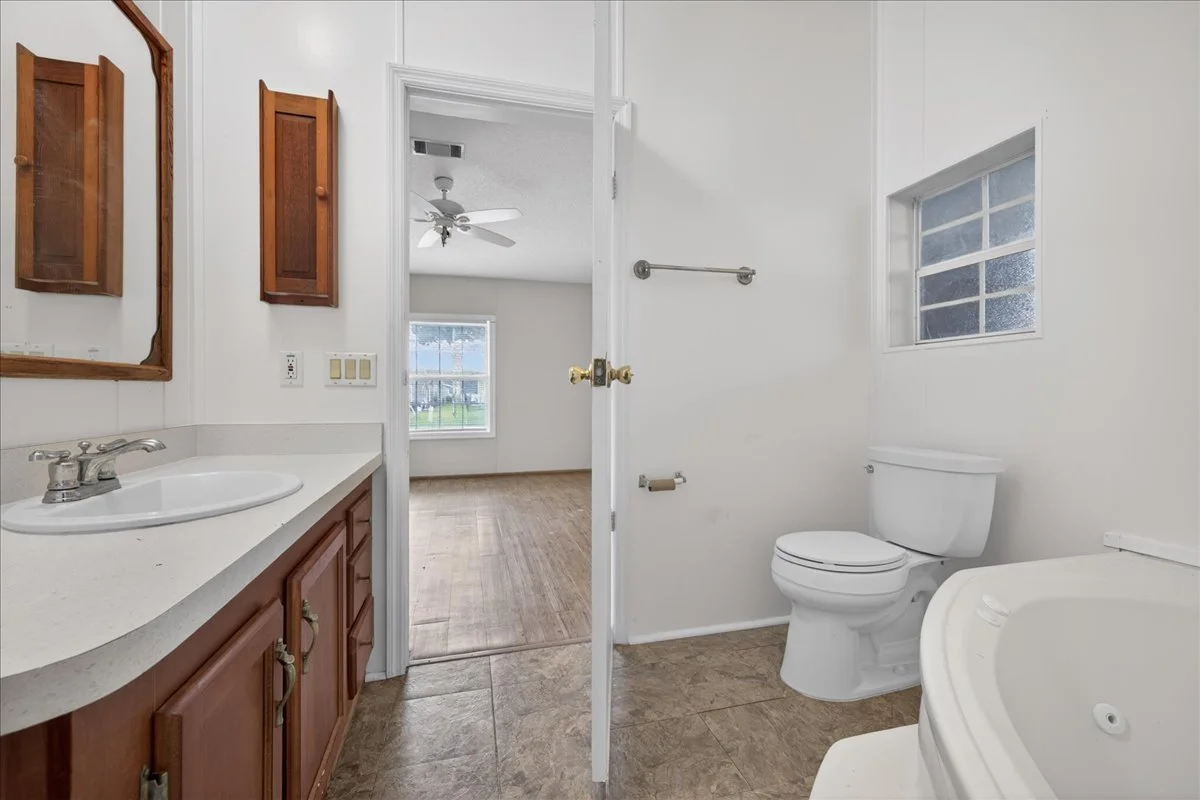 24-Master Bathroom.jpg