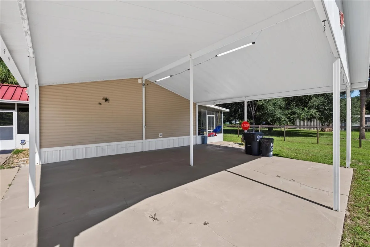 33-Covered Patio.jpg