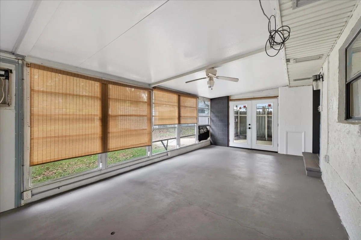 26-Screened Porch.jpg