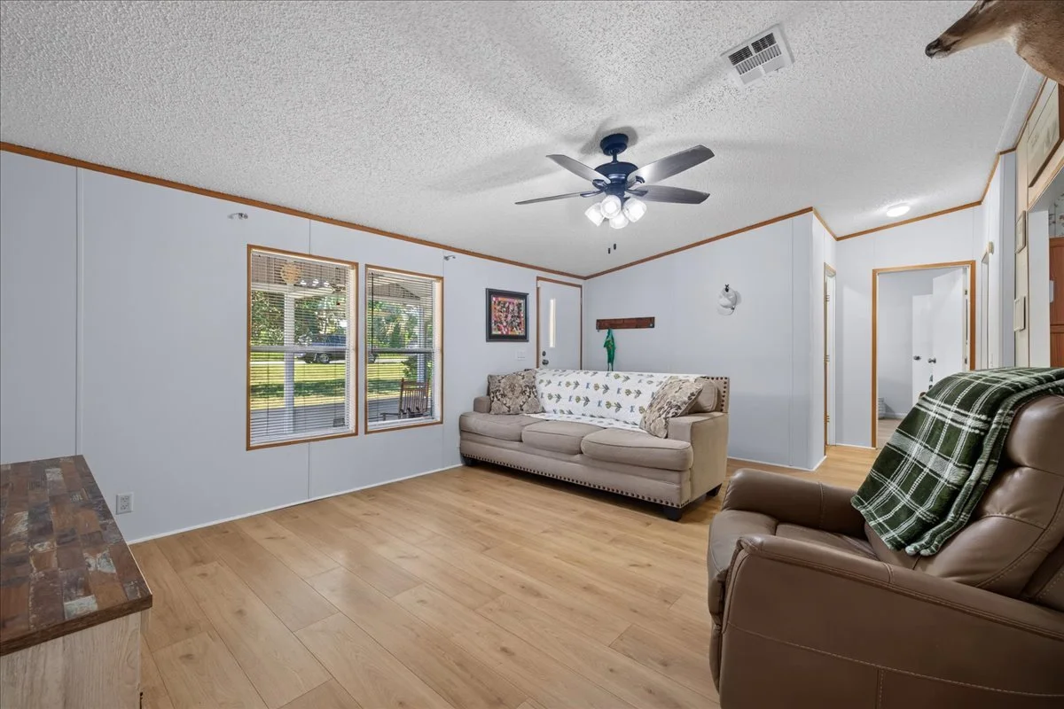 10-Living Room.jpg
