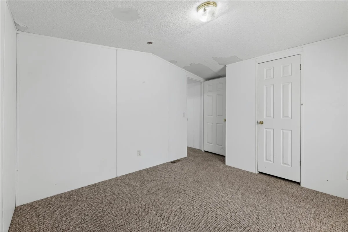 46-103- Bedroom 2.jpg