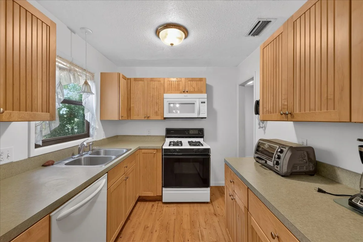 21-Kitchen.jpg