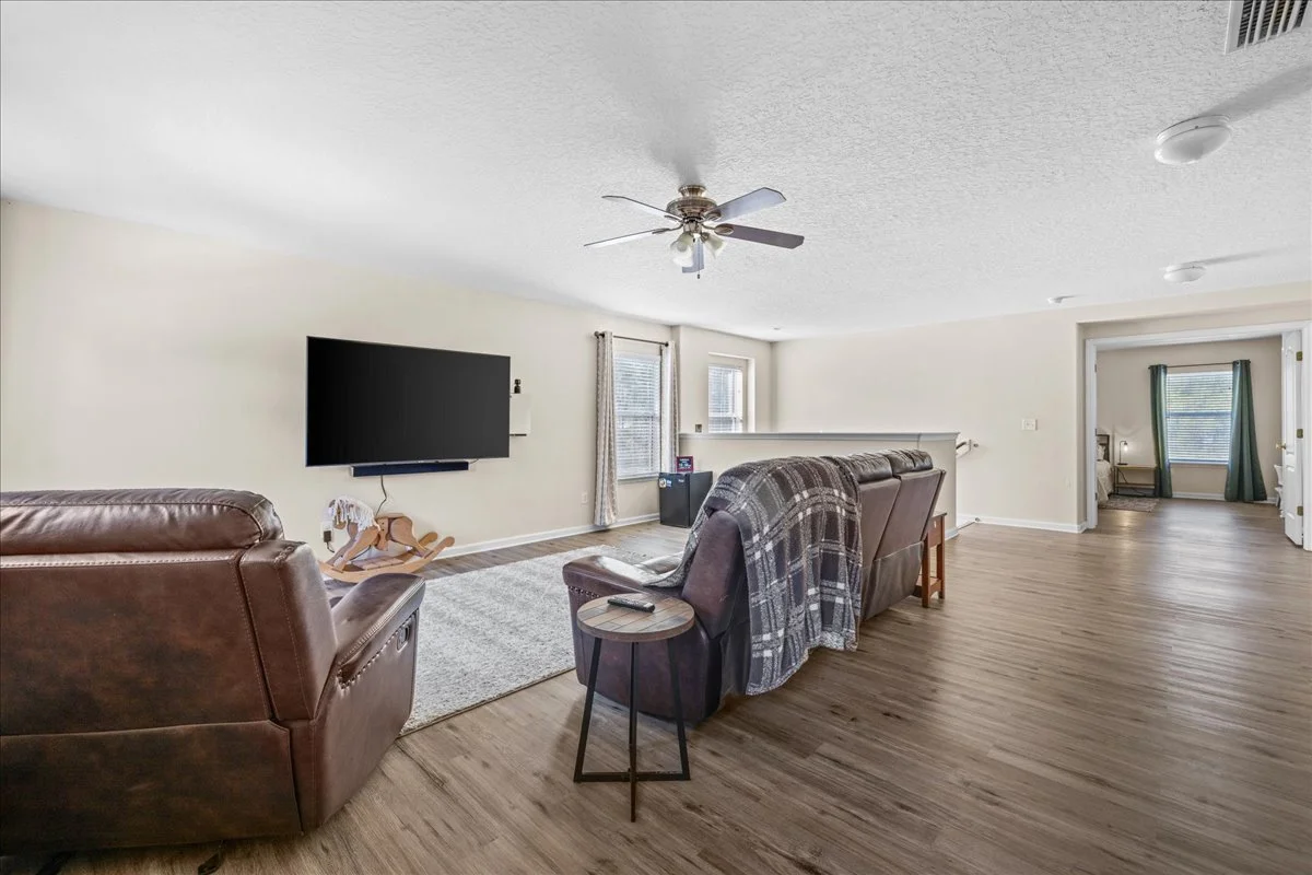 28-Upstairs Living.jpg