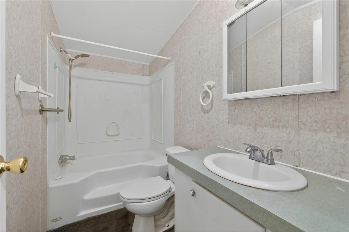 18-101- Bathroom.jpg