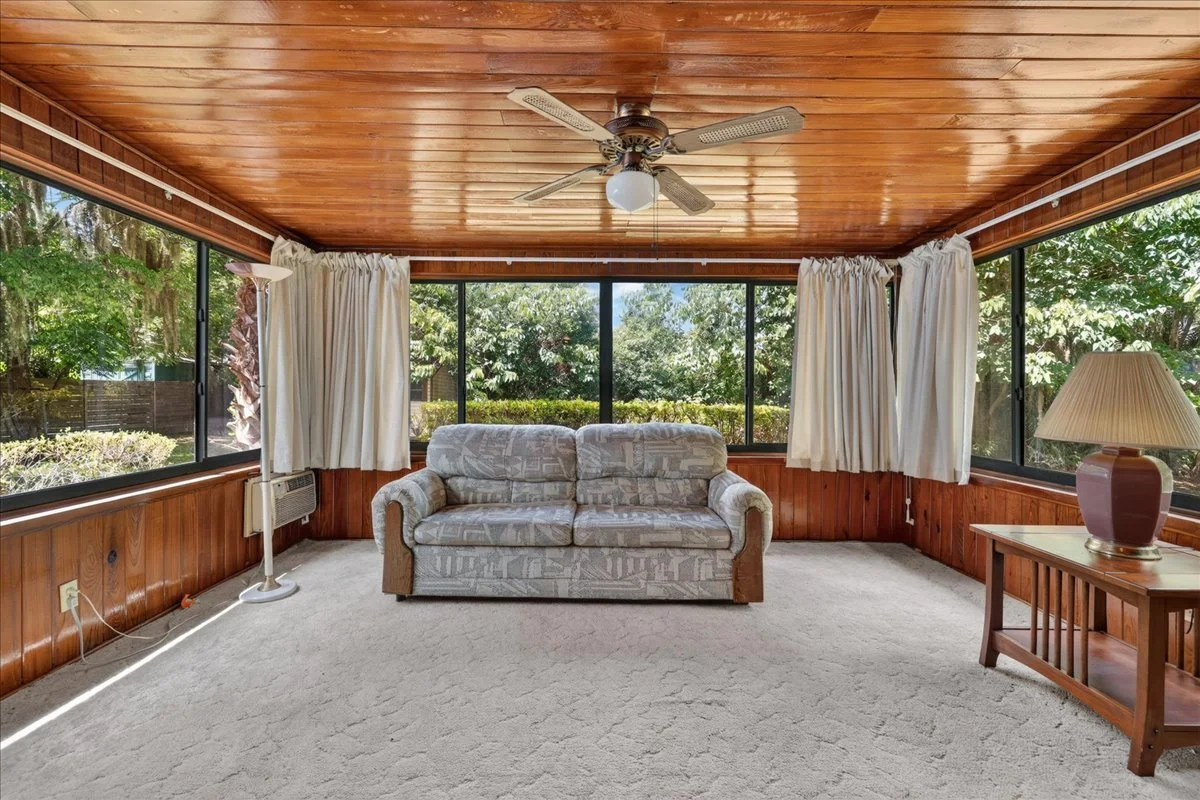 31-Living Area.jpg