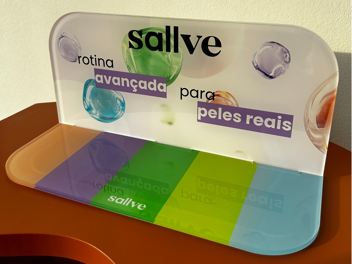 Expositor em acrílico com impressão digital | Sallve