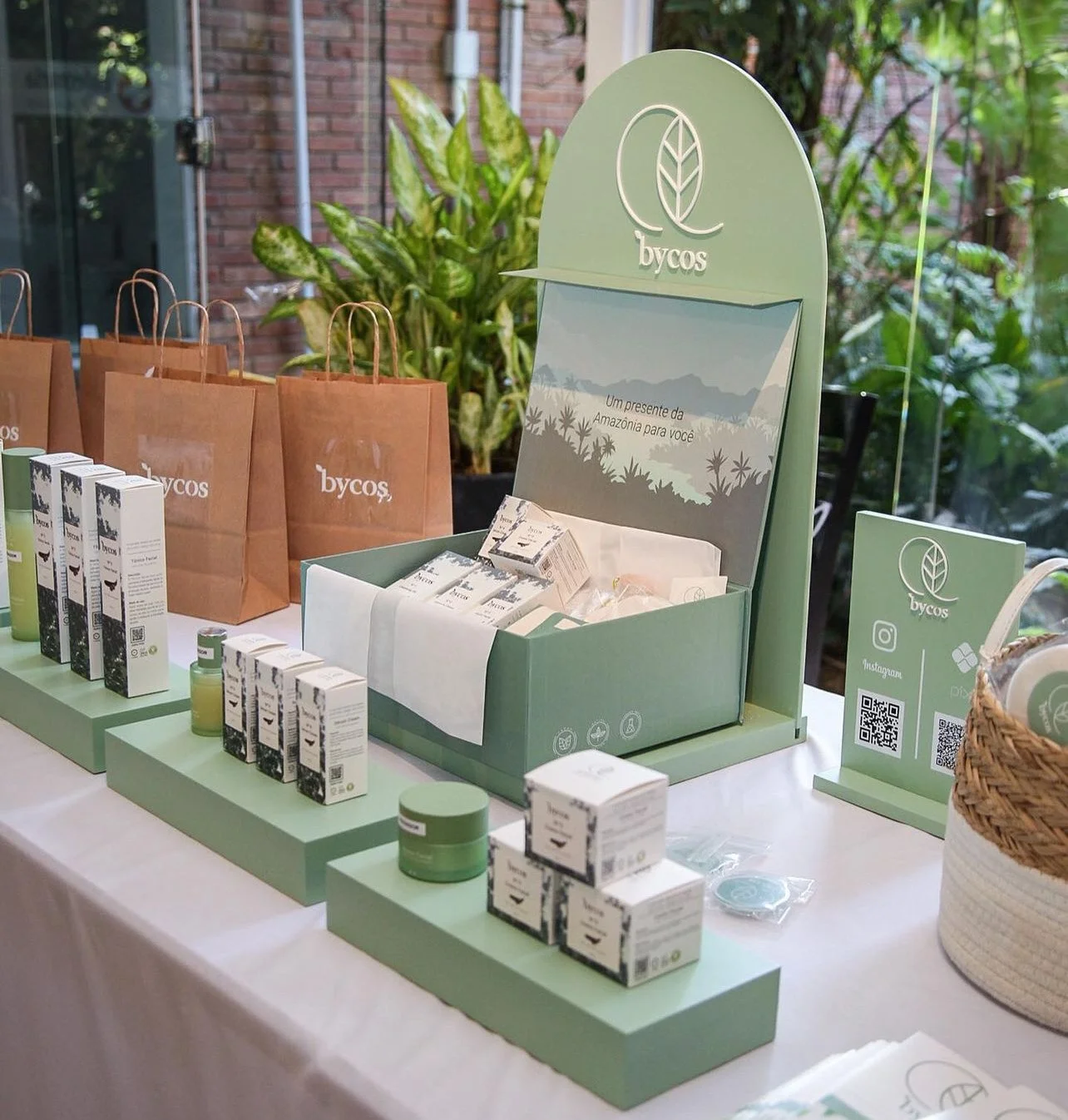 Expositor Bycos para feiras por Colorblocks Retail
