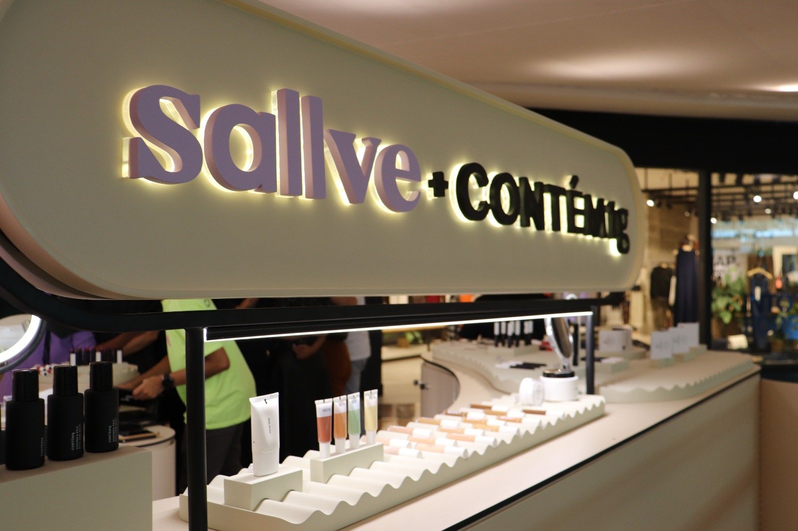 Quiosque Sallve e Contem1g,  Retails displays por Colorblocks Retail.