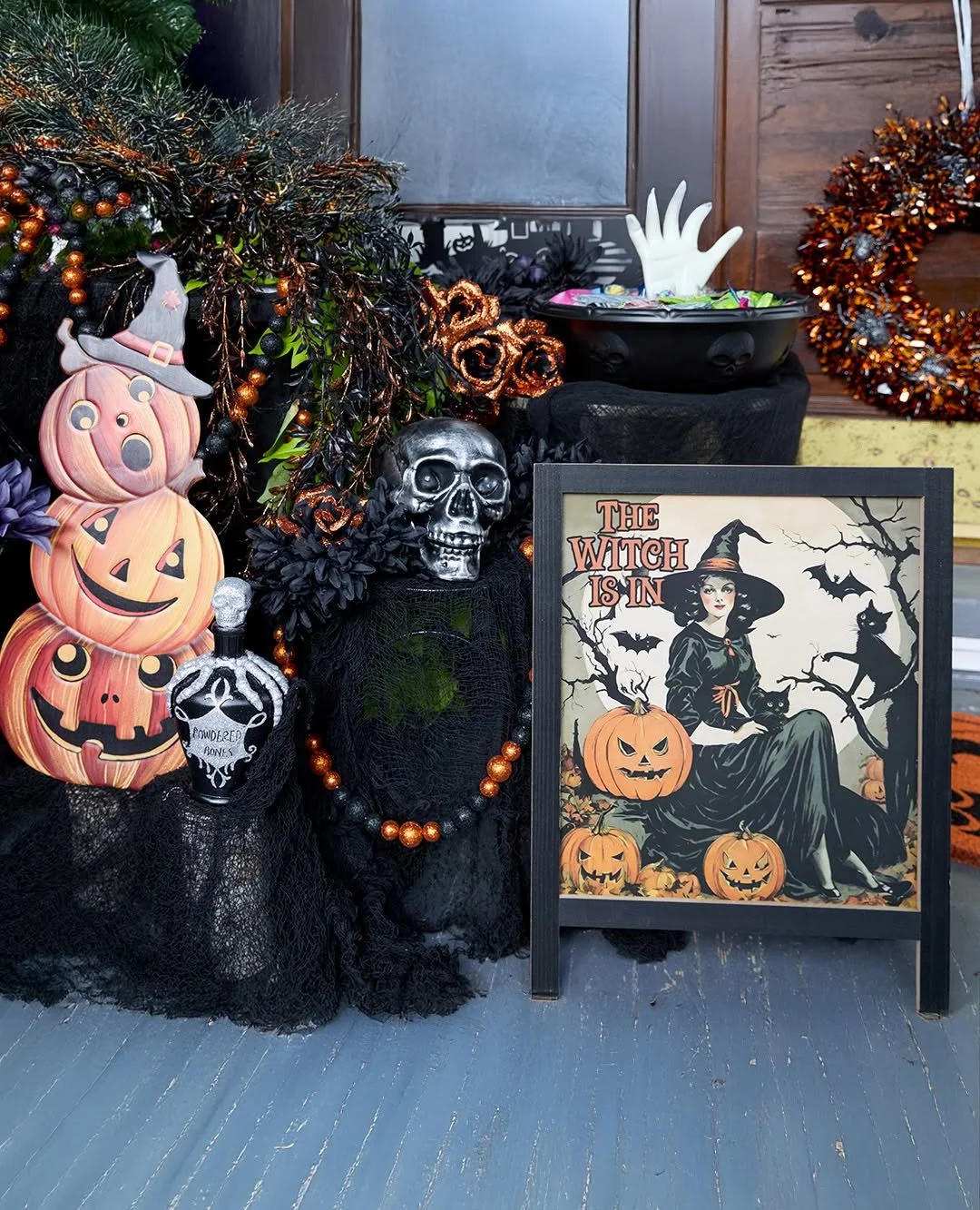Spookyyy season is here! Snag all the hauntingly good decor at @dollartree. 🎃

#shopyourcommunity #shopeatplay #sunsetesplanade #dollartree #halloween #halloweendecor