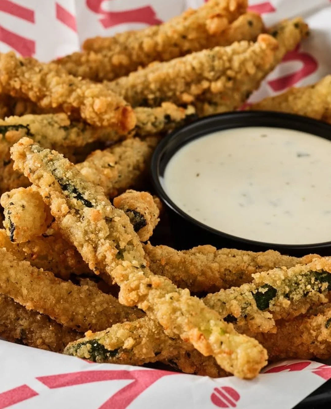 Good news, fry fans! 🥳 Zucchini Fries are back at @redrobinburgers.

#shopyourcommunity #shopeatplay #sunsetesplanade #redrobinburgers #zucchinifries