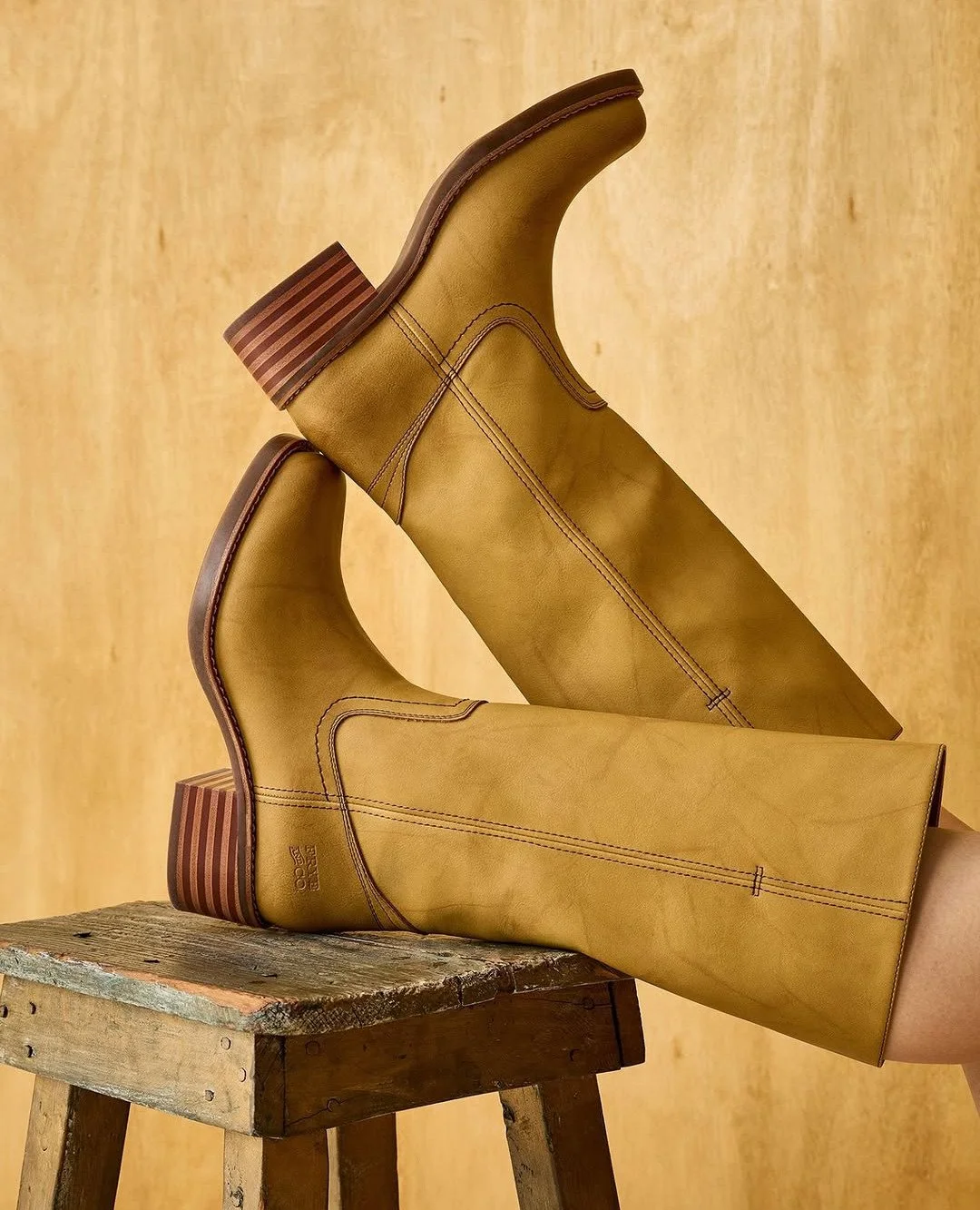 Your boot collection can never be too full! Step up your shoe game with must-have picks from @famousfootwear! 👢

#famousfootwear #boots #fryeboots