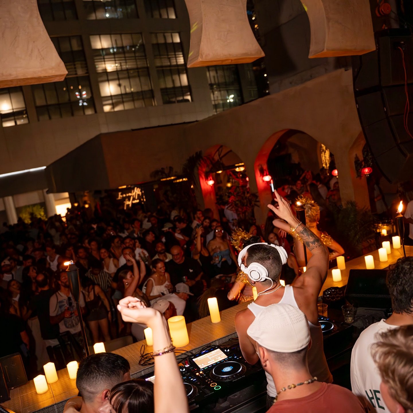 Surreal first Saturday night playing at HQ. Can&rsquo;t even explain the feeling of having that size of an audience mobbing to my own music.

Gonna be here for a long time and a good time. Mi casa es tu casa pa&rsquo; siempre

ID&rsquo;s:
Give It Up-