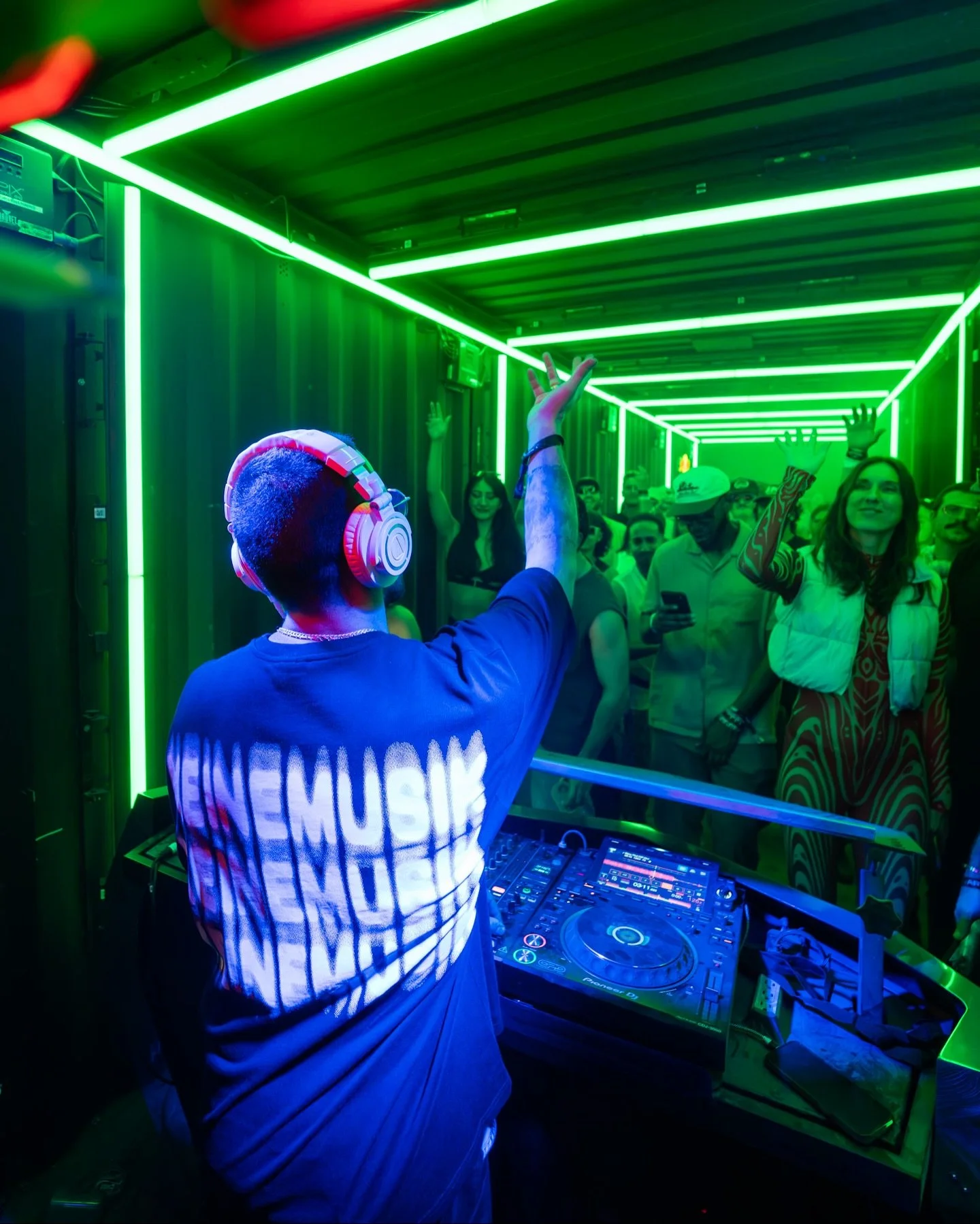 The only way I was gonna cut my EU trip short was to come back to play @seismicdanceevent , and I&rsquo;m so happy that I did.

Truly a full circle moment going from attending with friends, to working merch tents, to then getting a chance to showcase