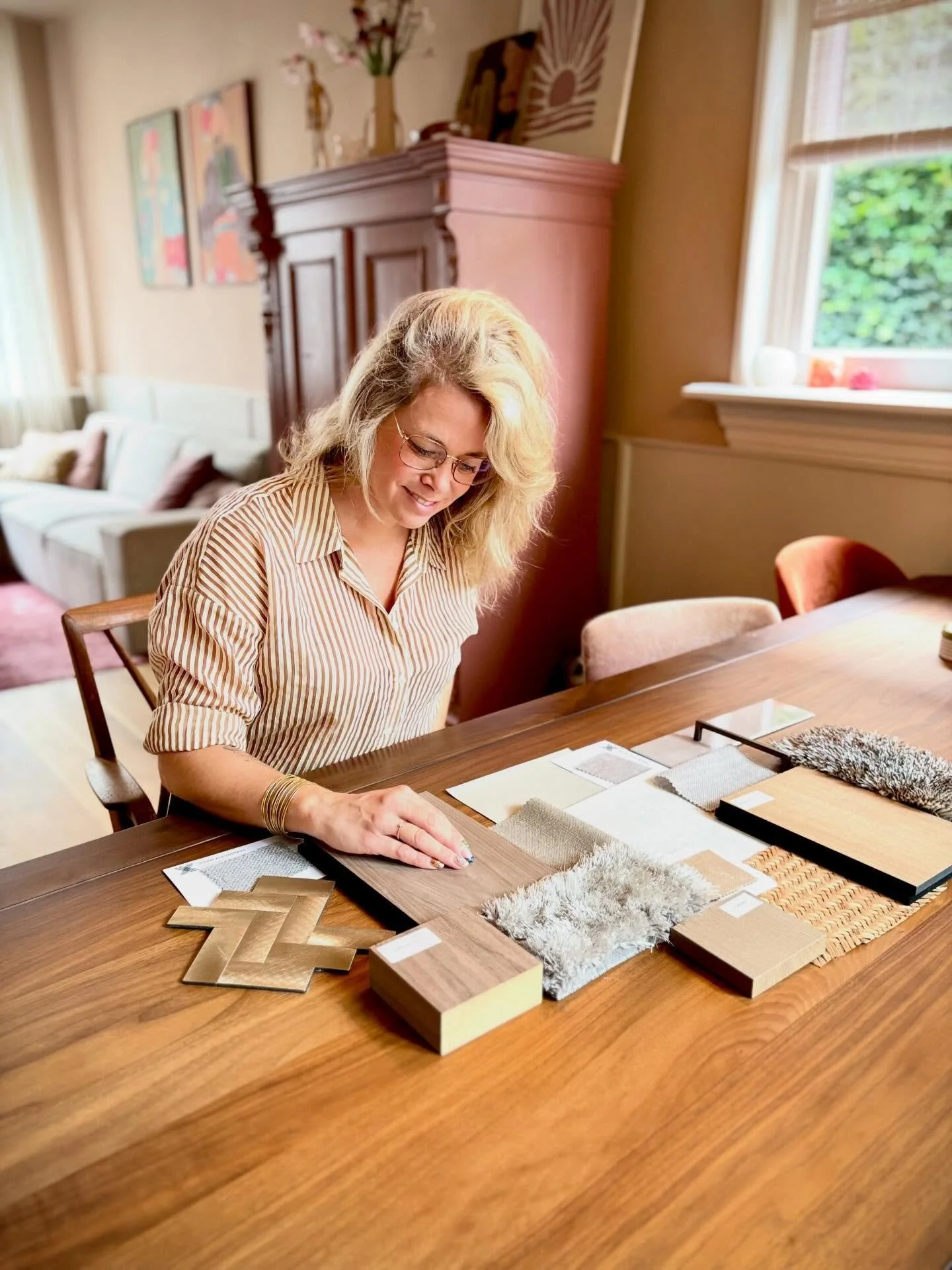 Love my job!!

Drukker dan ooit, uitdagender dan ooit, leuker dan ooit. Als interieurontwerper werk ik elke dag aan de mooiste en meest uiteenlopende projecten. Van warme woonhuizen tot inspirerende werkplekken &mdash; geen opdracht is hetzelfde.

Wa