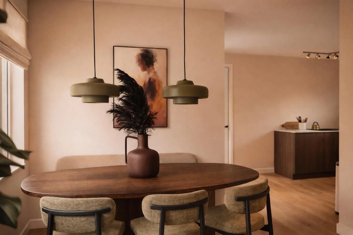 Een nieuw begin in een nieuw huis, in een nieuw dorp. Voor deze klant mocht ik een interieur ontwerpen dat niet alleen warmte uitstraalt, maar ook rust en balans brengt in een nieuwe levensfase.

Ik heb gespeeld met kleur, zonder dat het overweldigen