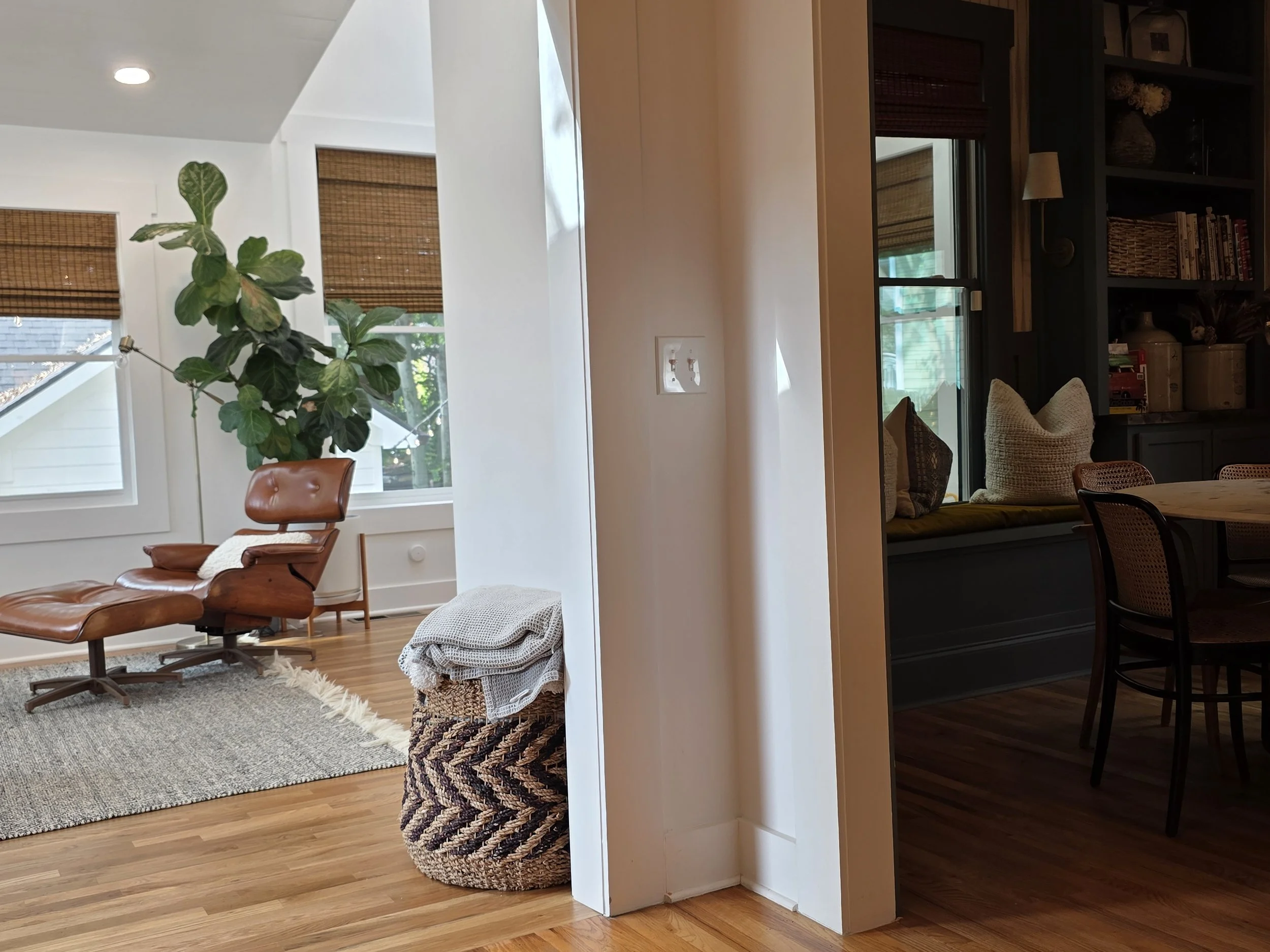 VESTIBULE DINING AND SUN.jpg