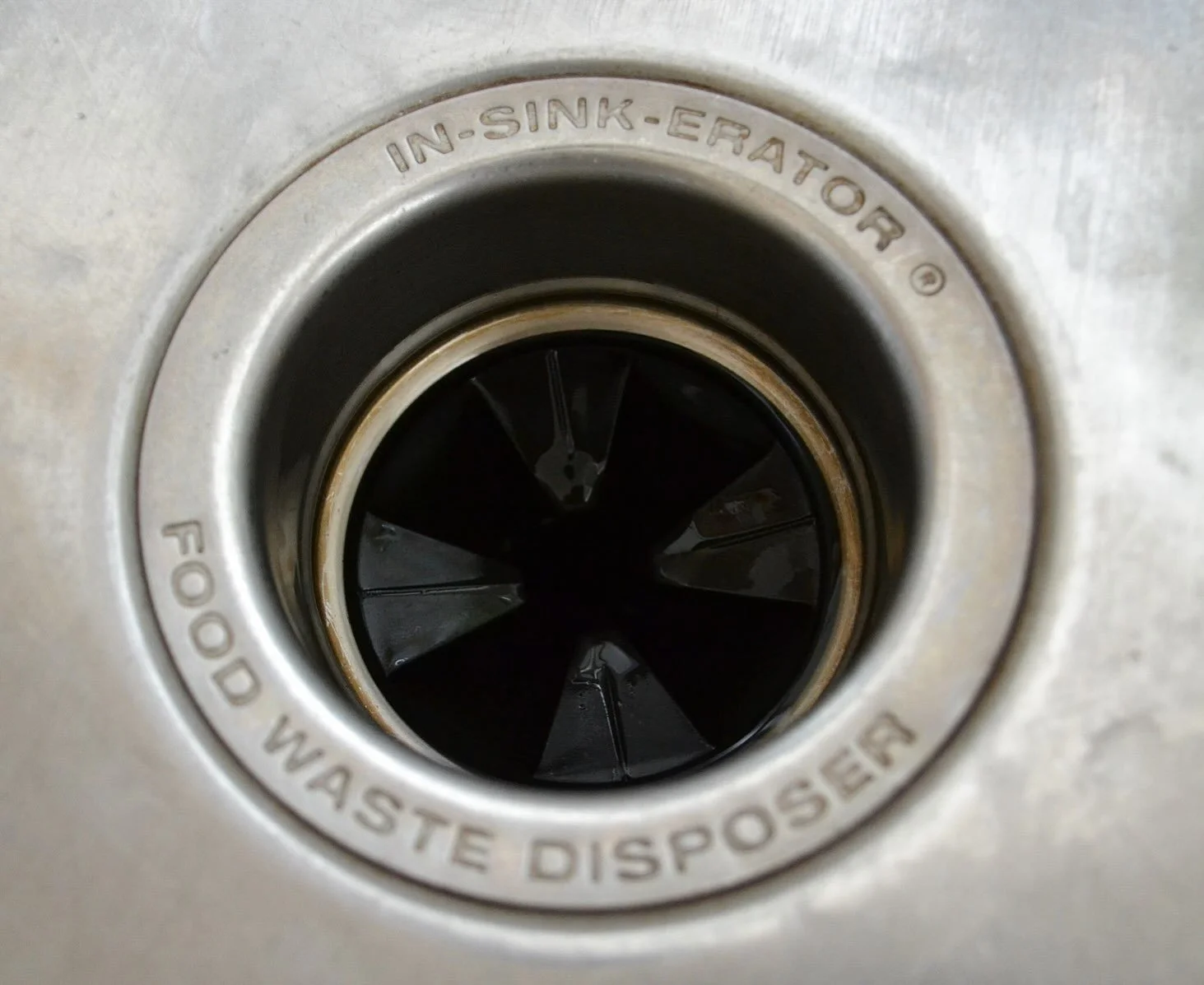 🛠️ Maintenance Tip! Here are a few things you&rsquo;ll want to keep out of your garbage disposal to help keep things running smoothly:

🦴 Bones &bull; 🍚 Rice &amp; pasta &bull; 🧈 Grease &amp; cooking oil &bull; 🥚 Eggshells 

A little extra care 