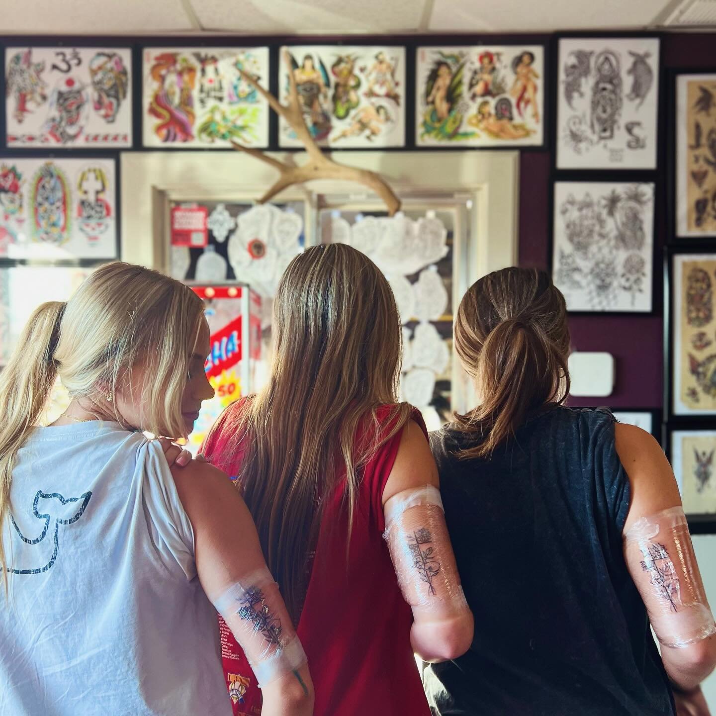 The weekend is right around the corner Y&rsquo;all! ☀️🍻

What better way to celebrate than with some matching tattoos?! 😝

We&rsquo;ve got time for walk-ins ALL weekend and can&rsquo;t wait to see you! 🤗 

Bring yourself or bring a crew, we got yo