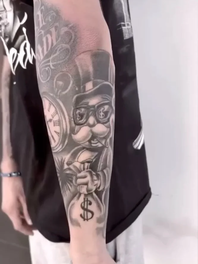 If it looks real&hellip; it&rsquo;s probably one of David&rsquo;s. 👀

Realism tattoos- pet portraits, people, nature, all the things! 

David works at both our locations. Dm or click the link in our bio to get something set up. 

#SupportLocal #Tatt