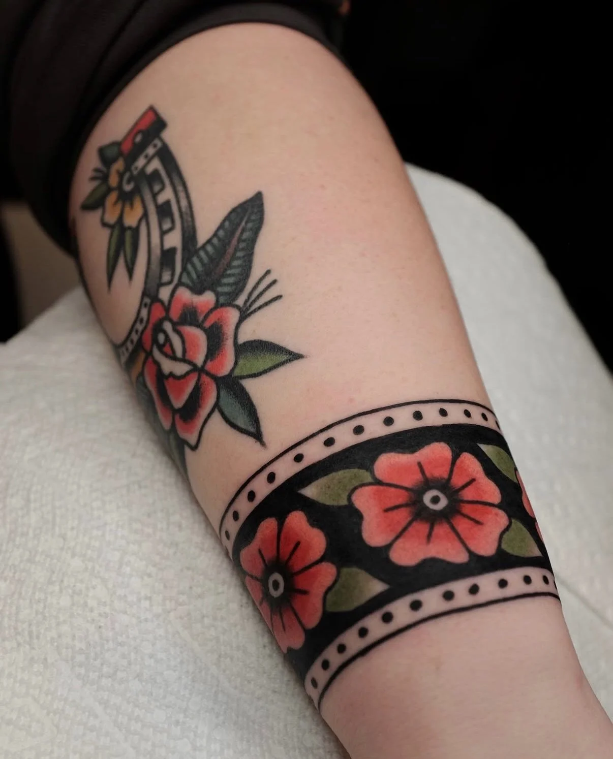 Flower tattoos in all different styles. Which one is your favorite? 🔥