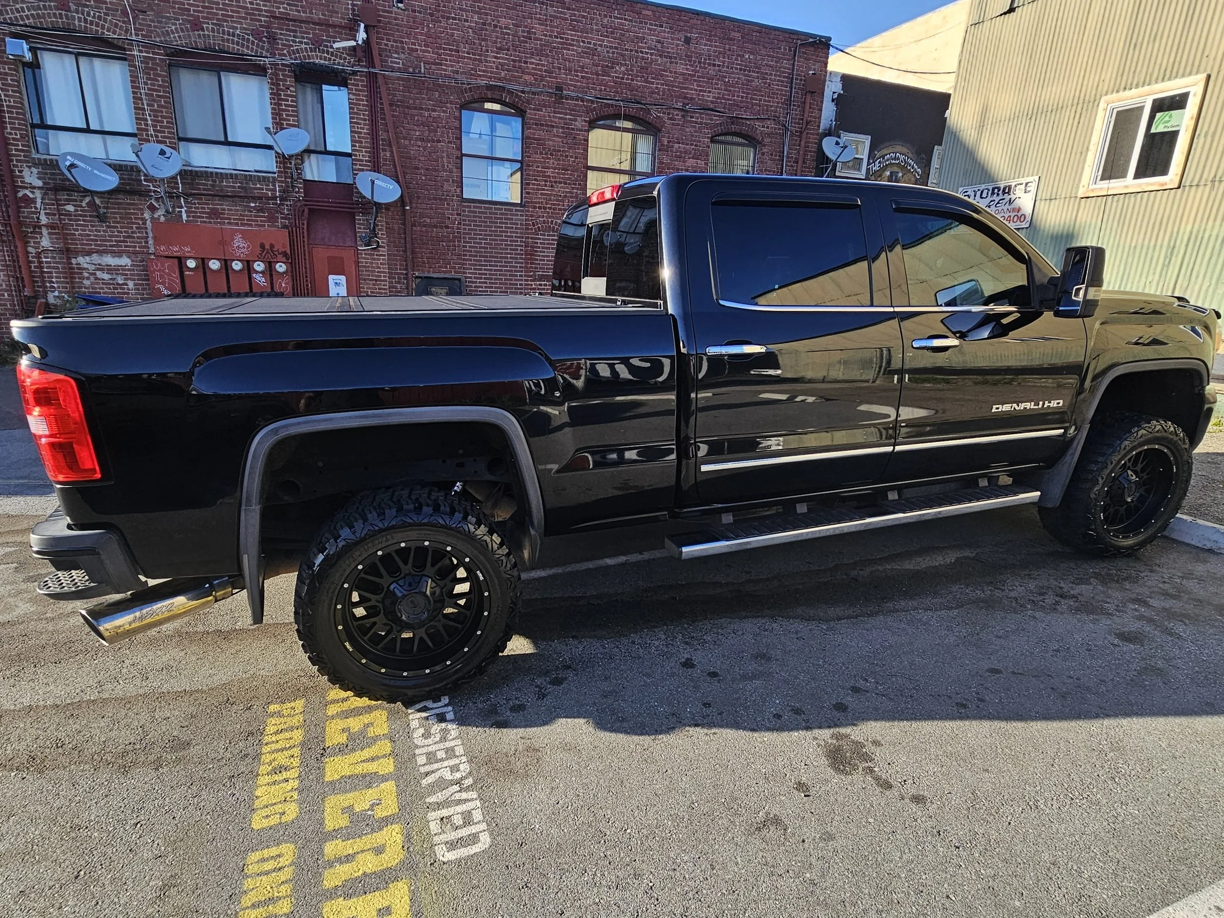 GMC Denali Exterior Detail