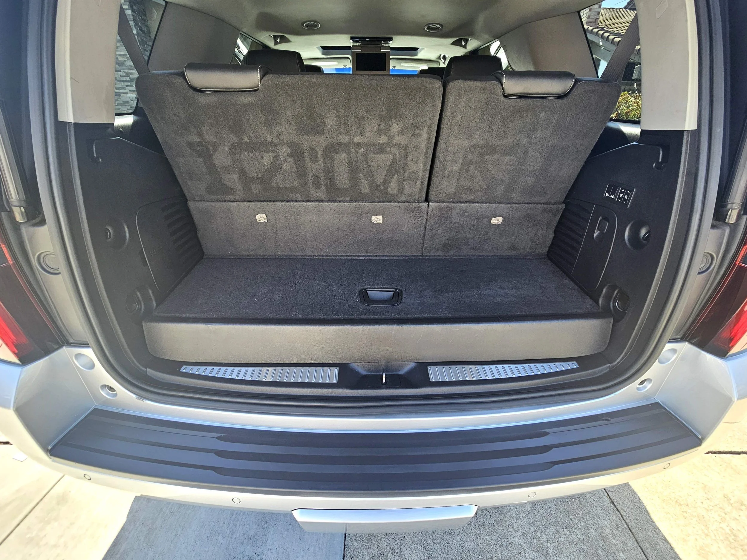 trunk-black-trim.jpg