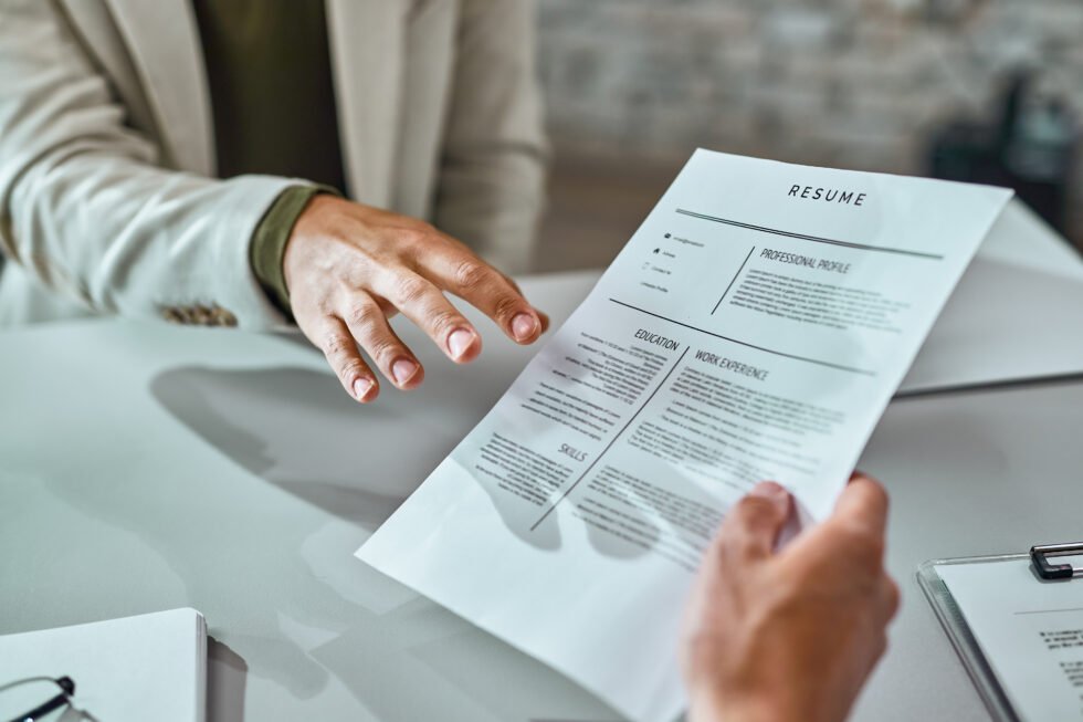 Decoding the Code: How to Spot an AI-Generated Resume