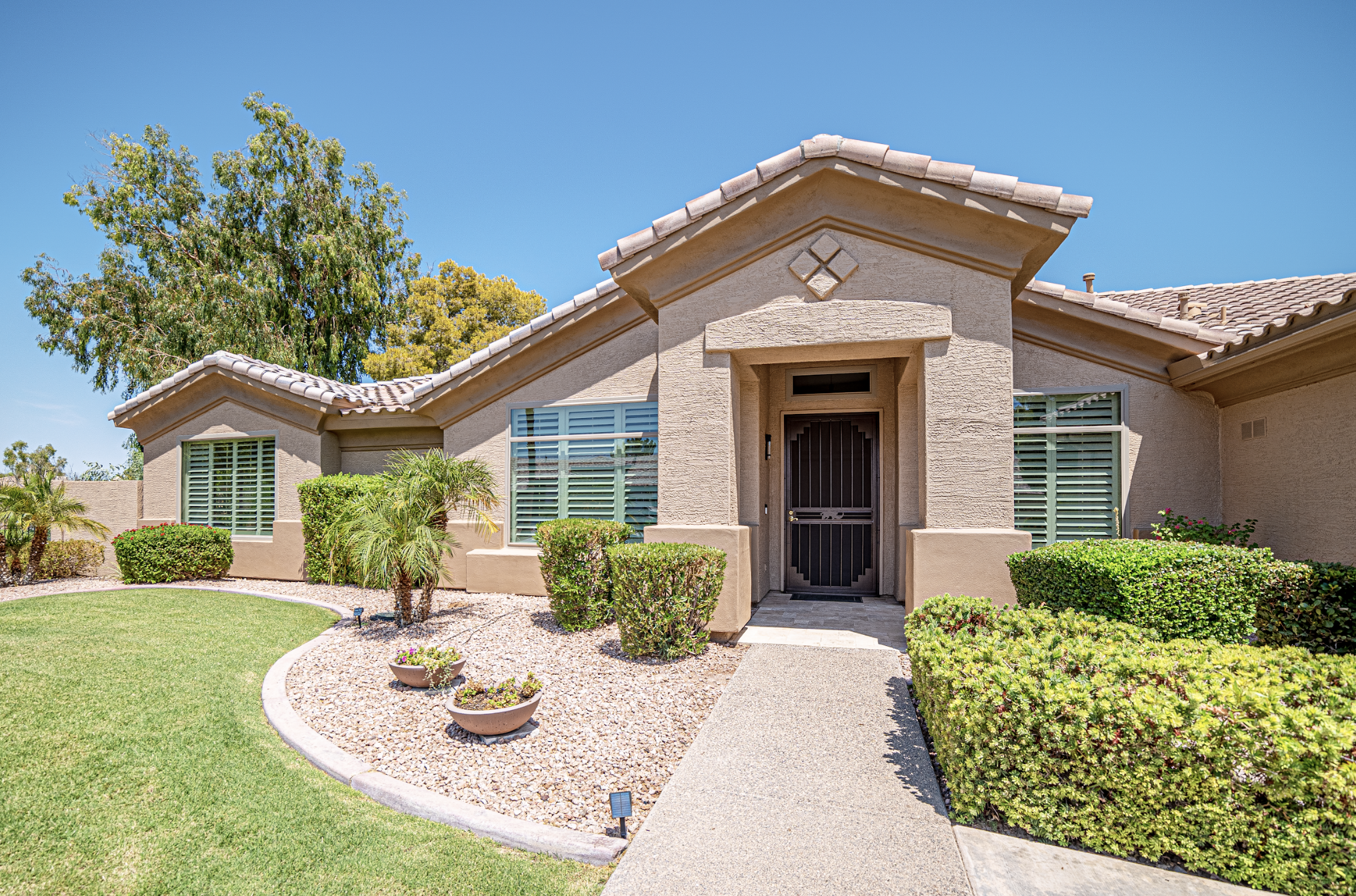 Anlin Adobe Panoramic Windows Installed in An Arizona Home - Best Sun Protection Glass With Maximum Light Allowance- VLT-Anlin Windows