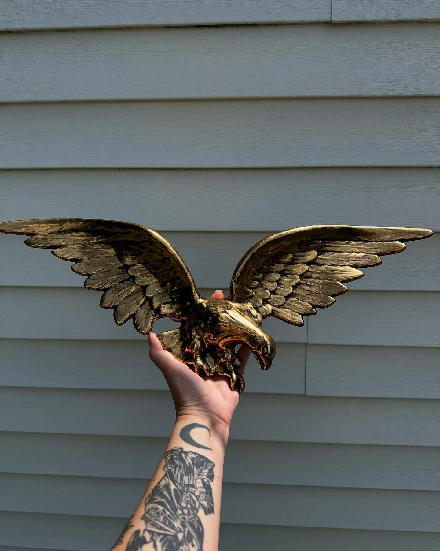 Uh, a sick ass brass coated wall eagle for your space? Say less 😤
Catch this bad girl at the @fleatroit x Vintage Alley sale behind @vintageeasternmarket this Saturday, July 12th from 10 AM - 4 PM.
OR DM to snag her early. Porch pickup/shipping only