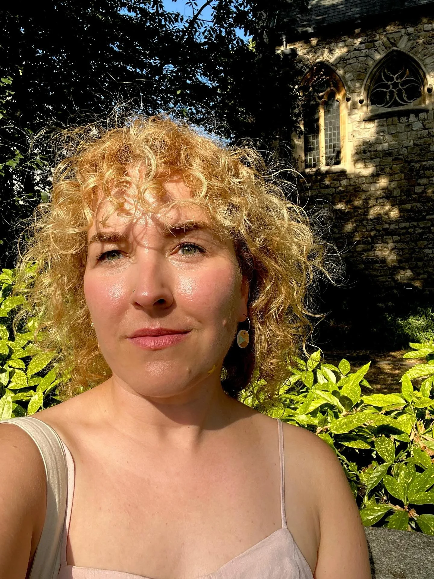 How do you encapsulate a summer of quiet transformation into a carousel? Well &ndash; this is my attempt 😅

The summer I slowed down. 
The summer I let the whispers of the womb become my loudest inner voice.
The summer I went back to therapy. 
The s