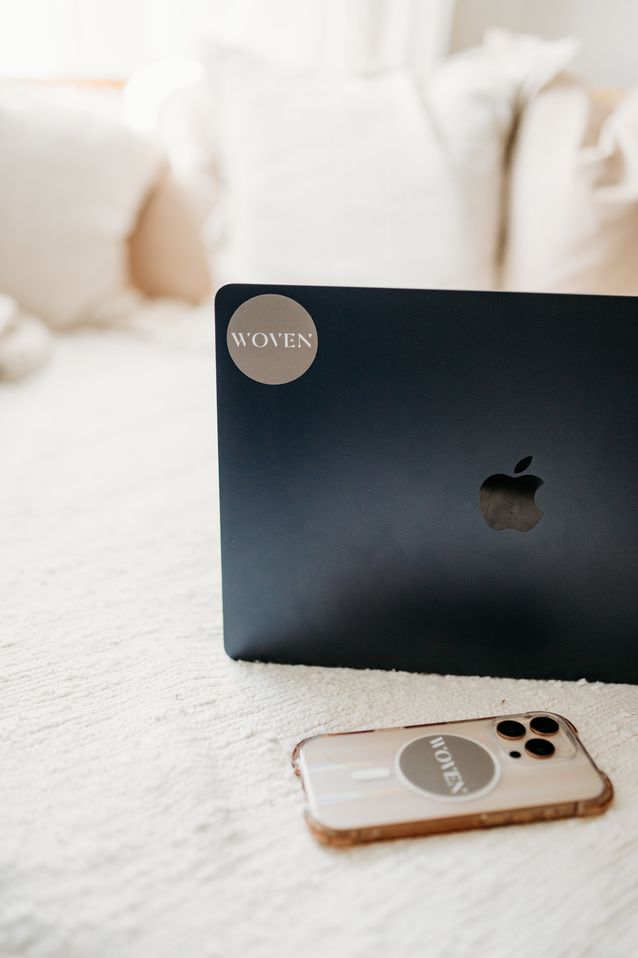 Laptop with Sticker "Woven"