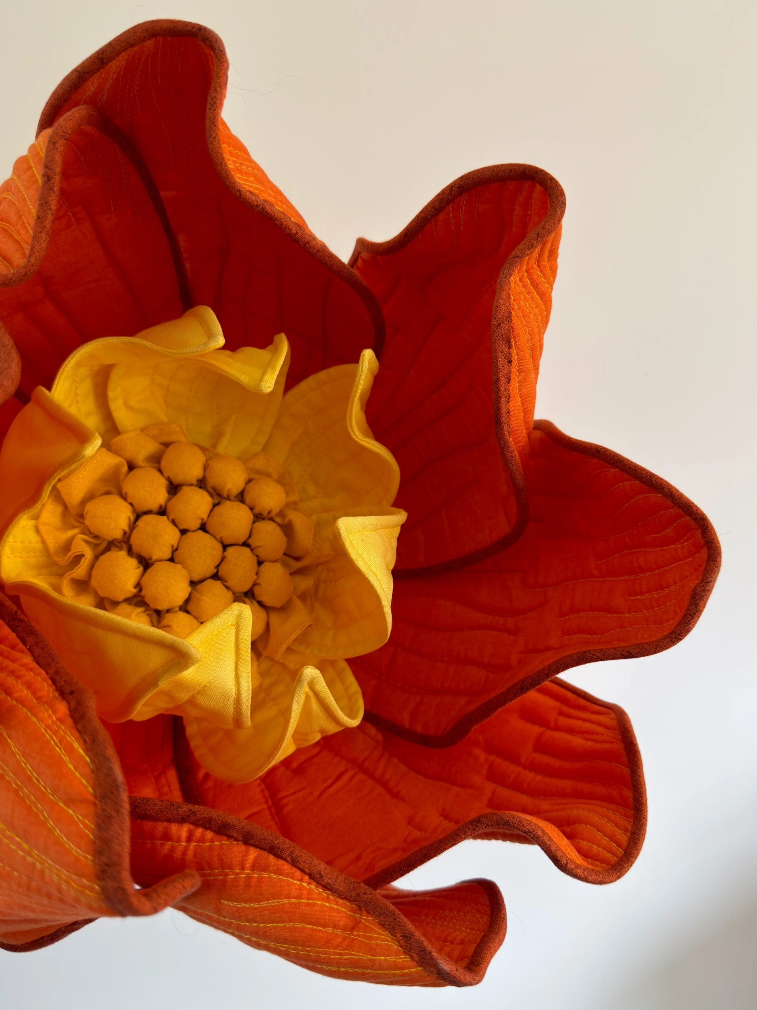 A dreary rainy day calls for some vibrant sewing. 
#quilteddahlia #quiltflowers #3dquilting