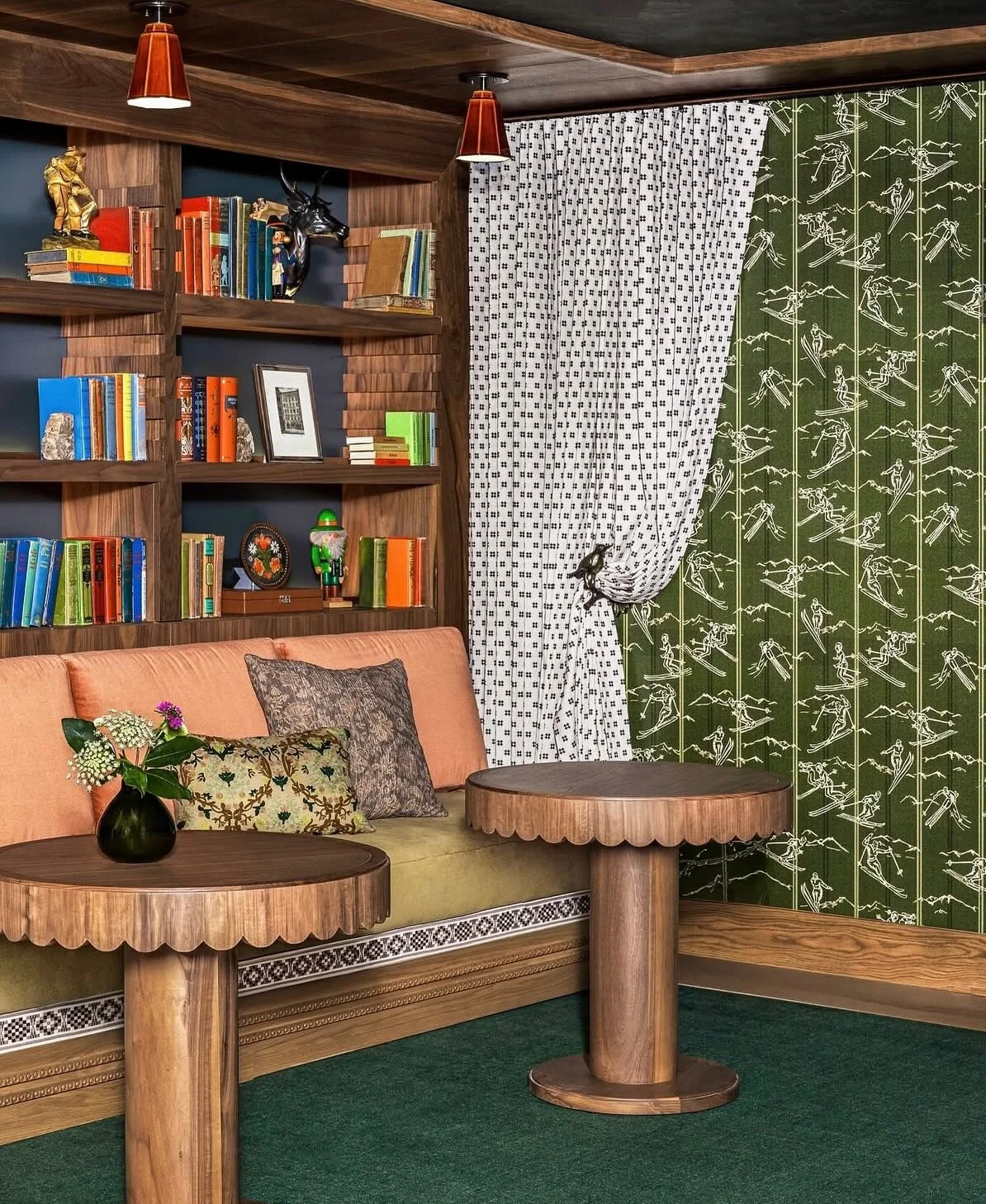 🎿For ski bunnies looking for an impeccable mix of a cozy European-style chalet PLUS modern &amp; lively mountain vibes - @goldenerhirschauberge is the perfect destination. Inspired by the historic hotel of the same name in Austria, it was the backdr