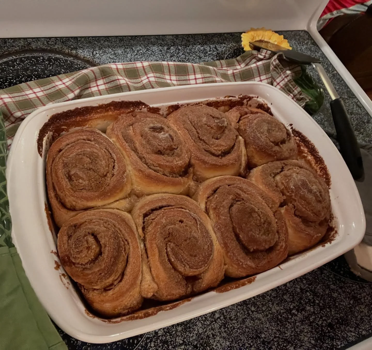 Cinnamon rolls for the family today 🥰
