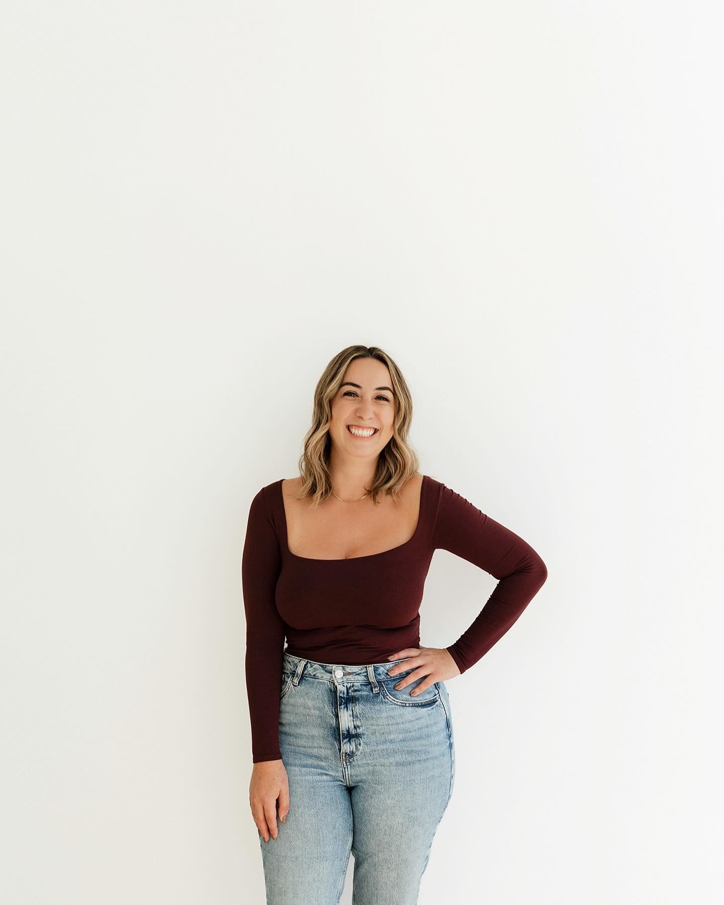 Welcome @erincominihair to our Jamestin Grace Family! A little bit about her&hellip;&hellip;&hellip;. Flashback to when you were 10 years old. What did you want to be when you grow up? ⁃	An elementary school teacher! 

If we went to happy hour, what 