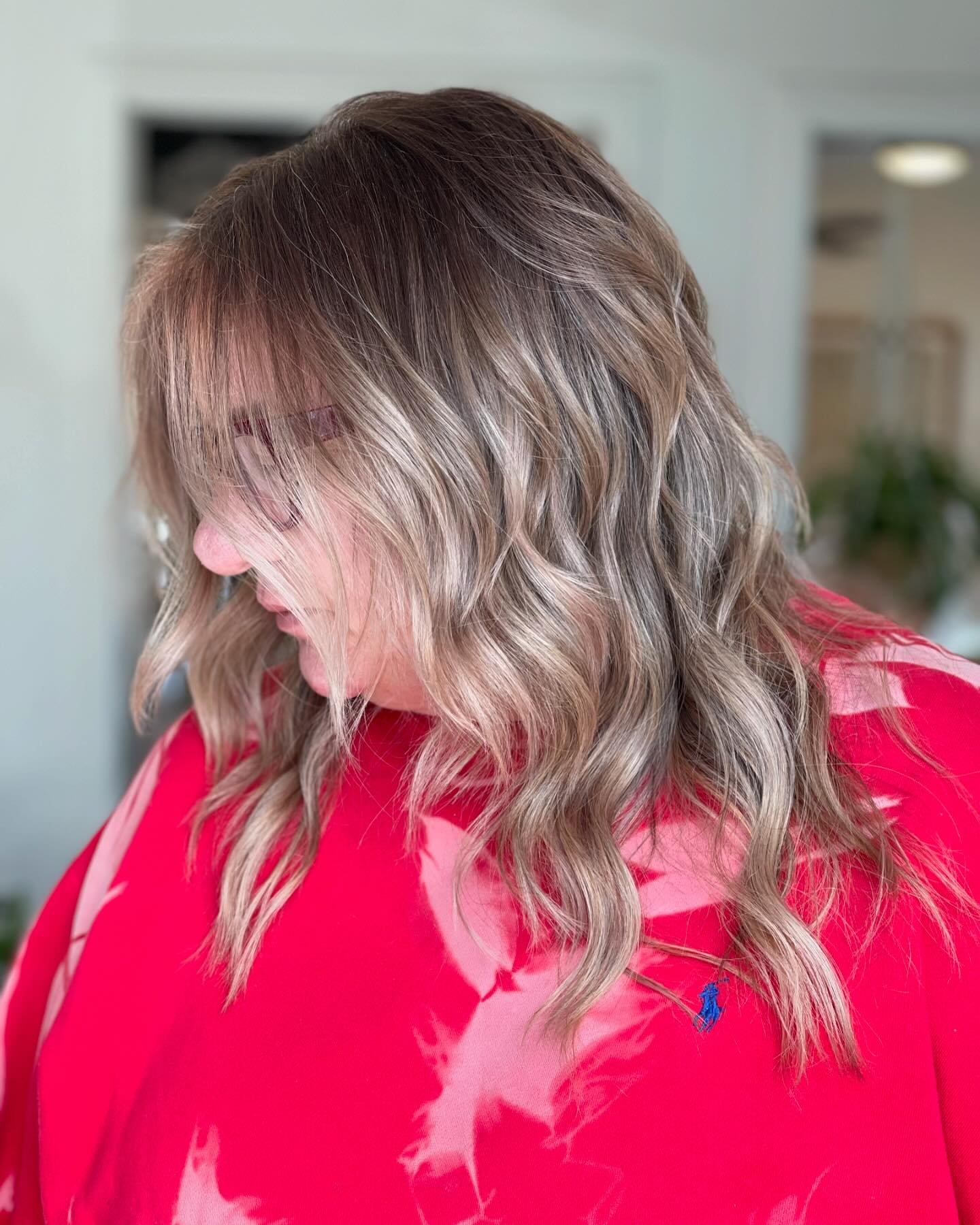 Sometimes just going with a slightly darker base melt makes all the difference.  #ochair #fallhair #costamesahairstylist #newportbeachhairstylist #ochairstylist #costamesasalon #newportbeachsalon #ocsalon #ocbalayagespecialist