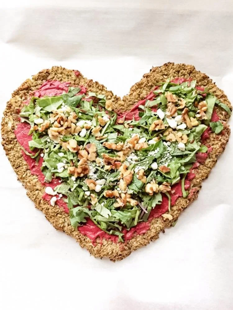 愛は手に入れるものではなく
すでに自分の中にあると気づくもの
　
・ハート型のカリフラワーピザ生地
・キッチンに響く笑い声
・首にぴったり回っていた、小さな腕
　
愛は、勝ち取るものではない。
思い出すもの。
　
Love isn&rsquo;t something you earn.
It&rsquo;s something you remember you deserve.
　
- A heart-shaped cauliflower crust
- Laughter in the kitc