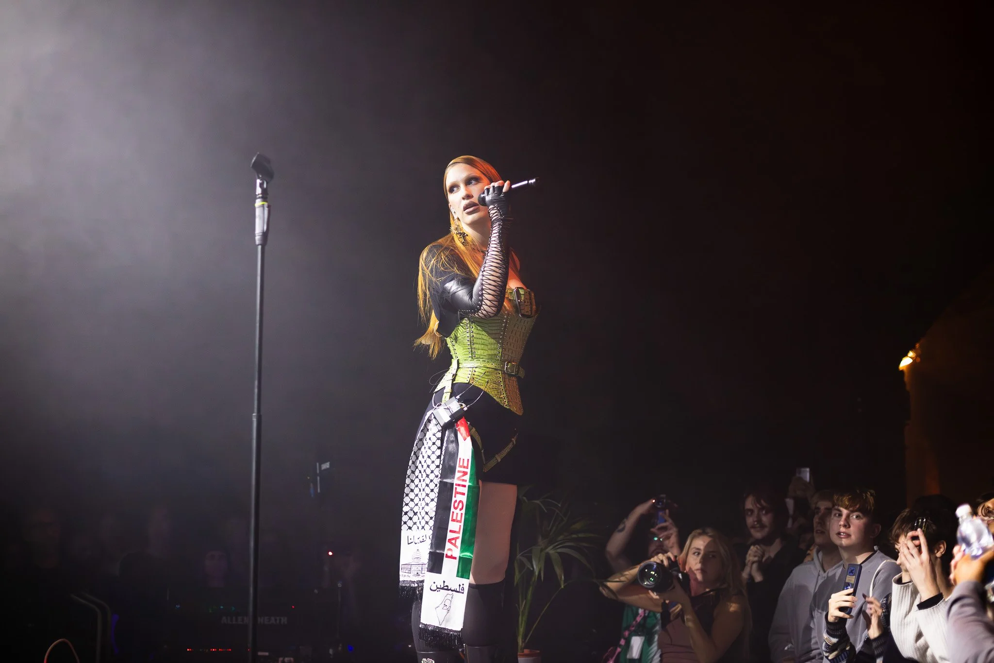 Concrete Husband_Eartheater_Standard-15.jpg