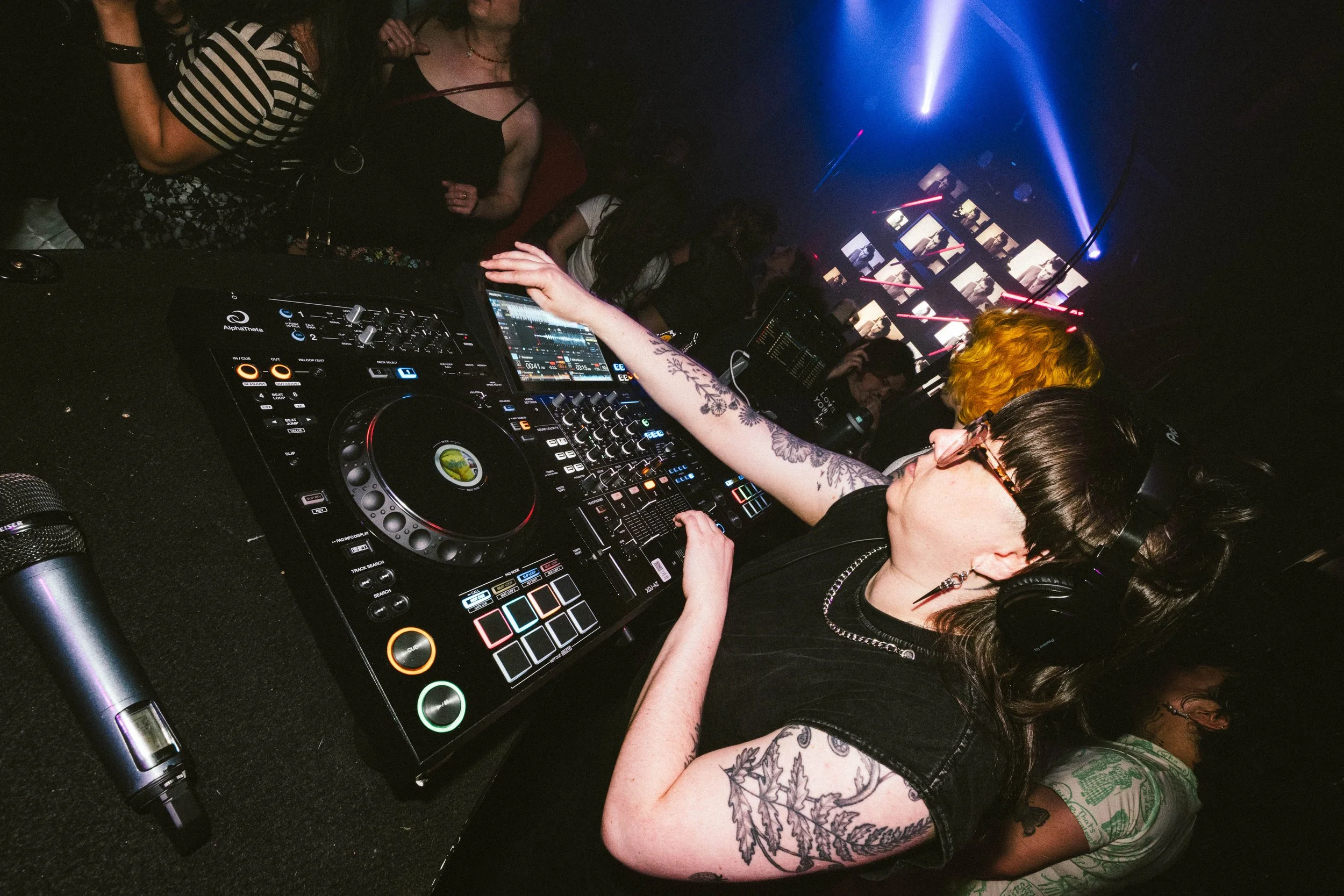 RIOTgrrrl-may8-jesseRAYphoto-2897.jpg